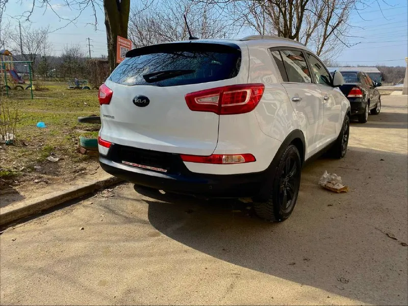 🚘марка: kia sportage ⚙️двигатель: 2.0 л awd ⛽️вид топлива: бензин 📅год выпуска: 2011 💴цена: 1.300.000 ₽ 🗺пробег: 179.000 км 📦кпп: автомат 📝описание: • панорамная крыша • кнопка star-stop • кондиционер • 4 эл. стекло подъёмники • усилитель руля • электро регулировки зеркал • подогревы сидений • мультимедия usb, aux, bluetooth • сенсорный монитор • камера заднего вида • мультируль 📍•город мариуполь, донецк 📱номер телефона: +7-949-476-84-45 +7-949-306-15-30 📲 tg: @tyman988 📞 +7(949)4768445 📲 tg: @da83robot 📞 звоните: +7(949)4768445 - фотография - 3