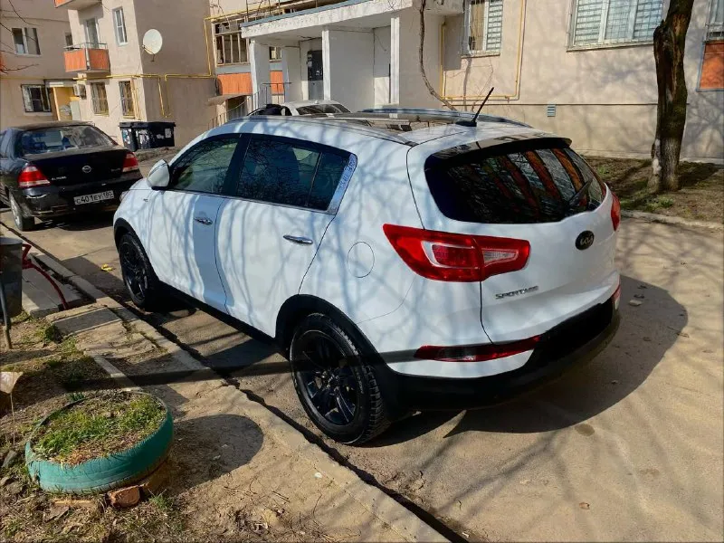 🚘марка: kia sportage ⚙️двигатель: 2.0 л awd ⛽️вид топлива: бензин 📅год выпуска: 2011 💴цена: 1.300.000 ₽ 🗺пробег: 179.000 км 📦кпп: автомат 📝описание: • панорамная крыша • кнопка star-stop • кондиционер • 4 эл. стекло подъёмники • усилитель руля • электро регулировки зеркал • подогревы сидений • мультимедия usb, aux, bluetooth • сенсорный монитор • камера заднего вида • мультируль 📍•город мариуполь, донецк 📱номер телефона: +7-949-476-84-45 +7-949-306-15-30 📲 tg: @tyman988 📞 +7(949)4768445 📲 tg: @da83robot 📞 звоните: +7(949)4768445 - фотография - 4