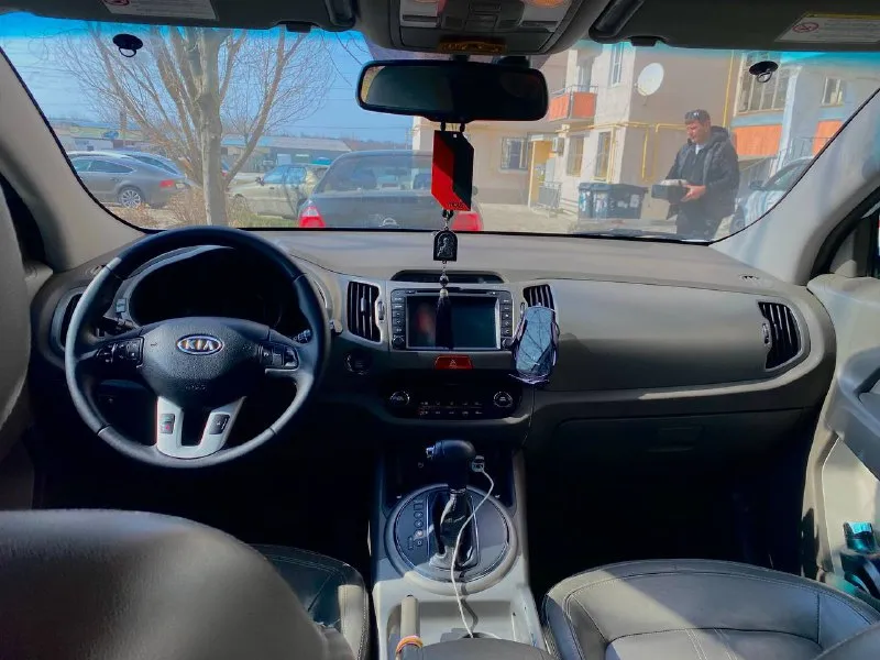 🚘марка: kia sportage ⚙️двигатель: 2.0 л awd ⛽️вид топлива: бензин 📅год выпуска: 2011 💴цена: 1.300.000 ₽ 🗺пробег: 179.000 км 📦кпп: автомат 📝описание: • панорамная крыша • кнопка star-stop • кондиционер • 4 эл. стекло подъёмники • усилитель руля • электро регулировки зеркал • подогревы сидений • мультимедия usb, aux, bluetooth • сенсорный монитор • камера заднего вида • мультируль 📍•город мариуполь, донецк 📱номер телефона: +7-949-476-84-45 +7-949-306-15-30 📲 tg: @tyman988 📞 +7(949)4768445 📲 tg: @da83robot 📞 звоните: +7(949)4768445 - фотография - 5