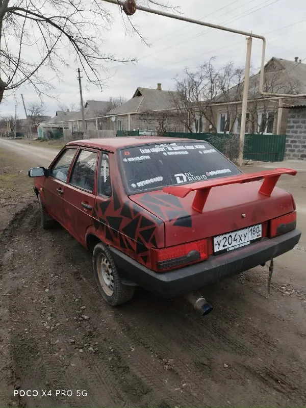 Продам ваз 21099, двигатель 1.5, едет бодро, газ бензин, машина не гнилая, торпеда ваз 2114, передние сидения приора, спорт руль, недавно менялась прокладка гбц, делался 3d сход развал, стоит новый газовый редуктор, новый аккумулятор, хорошая резина, электро стекло подъёмники, поршневая в норме, каждый день на ходу, не разу не подвела, цена 140 тыщ машина достойна этих денег, тел +7 949 036 15 32 кому интересно звоните 📞 звоните: +7(949)0361532 - фотография - 1