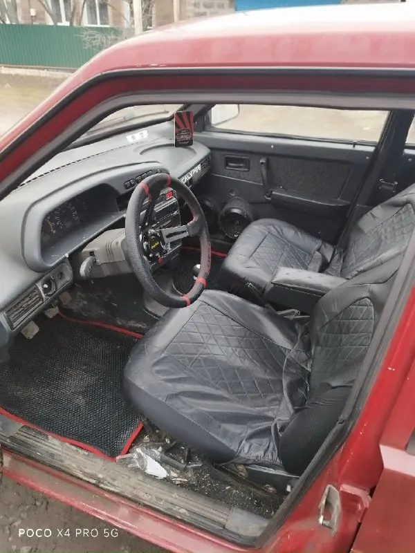 Продам ваз 21099, двигатель 1.5, едет бодро, газ бензин, машина не гнилая, торпеда ваз 2114, передние сидения приора, спорт руль, недавно менялась прокладка гбц, делался 3d сход развал, стоит новый газовый редуктор, новый аккумулятор, хорошая резина, электро стекло подъёмники, поршневая в норме, каждый день на ходу, не разу не подвела, цена 140 тыщ машина достойна этих денег, тел +7 949 036 15 32 кому интересно звоните 📞 звоните: +7(949)0361532 - фотография - 3