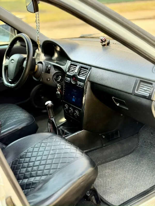 ✅продам ваз приору с кондиционером 2009 года выпуска в нормальном состоянии на полном ходу ✅цена 260 тысяч рублей ✅двигатель 1.6 16-клапанный, едет отлично ✅коробка не хрустит, не выбивает ✅комплектация: 2 эсп, кондер, магнитола с экраном, хорошая музыка, сигнализация, кнопка старт- стоп, по электрике работает все ✅дно, пороги, стаканы целые, низа дверей не гнилые, по кузову есть рыжики, подкрасы, неровности (пороги переварены в том году) ✅из минусов: нужно поменять гофру (прогорела), кому идеал нужен, просьба не беспокоить ✅по документам все кристально чисто, 180 регион ✅осмотр город донецк +79493613556 (telegram) 📞 звоните: +7(949)3613556 - фотография - 3