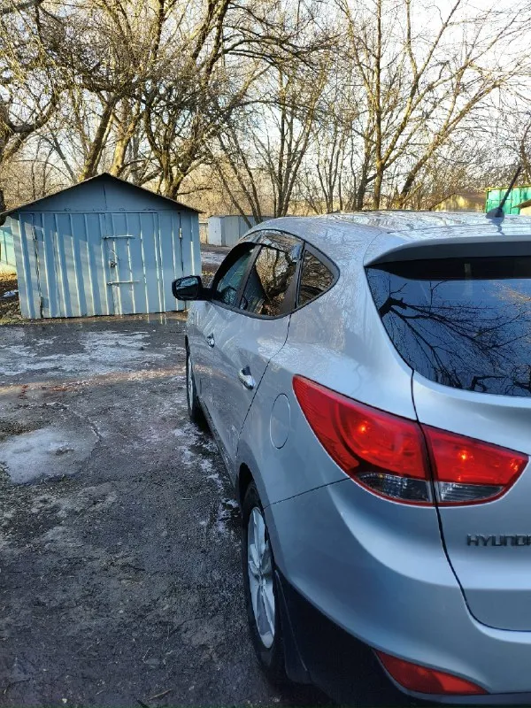 Автор: продам hyundai ix 35.2010г. в куплен в2011году 2.0 мех кпп состояние хорошее, пробег180т, км. двигатель только после кап ремонта 4тыс км(менялось всё)блок гилзовался (до декабря на гарантии) новая помпа, ролики, ремень, свечи, две катушки, сцепление, сделана ревизия стартера и генератора, новый радиатор печки, кондиционер заправлен новая резина, новый аккумулятор, ходовка летом перебералась. двухсторонняя сигнализация два комплекта ключей цена 1 миллион50тыс, руб!торг! осмотр донецк пролетарский район щетинина+79493749326.. !!!наш телеграм канал [ бесплатное размещение за репост!!! правила сообщества [ мы в мах [ [ 📞 звоните: +7(949)3749326 - фотография - 5