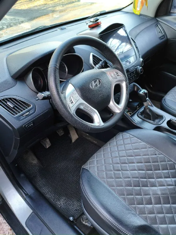 Автор: продам hyundai ix 35.2010г. в куплен в2011году 2.0 мех кпп состояние хорошее, пробег180т, км. двигатель только после кап ремонта 4тыс км(менялось всё)блок гилзовался (до декабря на гарантии) новая помпа, ролики, ремень, свечи, две катушки, сцепление, сделана ревизия стартера и генератора, новый радиатор печки, кондиционер заправлен новая резина, новый аккумулятор, ходовка летом перебералась. двухсторонняя сигнализация два комплекта ключей цена 1 миллион50тыс, руб!торг! осмотр донецк пролетарский район щетинина+79493749326.. !!!наш телеграм канал [ бесплатное размещение за репост!!! правила сообщества [ мы в мах [ [ 📞 звоните: +7(949)3749326 - фотография - 8