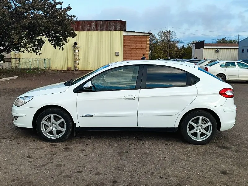 Автор: автор продам черри м11 2011 г. в. (покупалась в автосалоне донецка) 1 хозяин! пробег 27000км!(любые проверки!) вся ходовая- завод, не крутился ни один болт. родные тормозные блины, колодки и все остальное. на колёсных дисках ни царапины. запаска, баллоник ни разу не доставались. по кузову ни одного рыжика, все в родне. по салону всё в идеале. все стекла завод. всё включается, всё работает. цена 600000 +79493292136.. !!!наш телеграм канал [ бесплатное размещение за репост!!! правила сообщества [ мы в мах [ [ 📞 звоните: +7(949)3292136 - фотография - 6