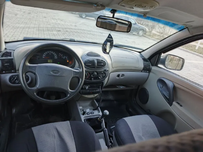 Продам карину в хорошем состоянии в комплектации люкс в нее входит кондиционер, 4 стеклоподъёмника, 2 подушки безопасности, эур, подогрев сидений, подогрев заднего стекла, парктроник, абс, уже на летней резине мотор 1,4 16кл резвый работает как часы кпп не выбивает не хрустит ходовка перебрана салон в хорошем состоянии сигнализация 2 пары ключей сервисная книжка по электрике все работает по документам чистая зелёная автотека любое переоформление интересует обмен пишите в лс или звоните по номеру +79490034989 📲 tg: @kolyanchik_180 📞 звоните: +7(949)0034989 - фотография - 5