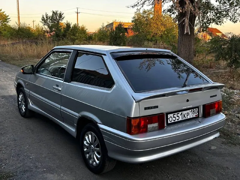 Продам ваз 2113 2011 года автомобиль в отличном состоянии без каких либо вложений по двигателю все в идеале масло не расходует по кпп все отлично включает мягко по ходовой части без нареканий по салону все в идеале стоит хорошая музыка сигнализация старлайн с автозапуском два комплекта колес по документам я хозяин переоформление без проблем цена 295 тысяч рублей торг у капота +79490977284 - фотография - 5
