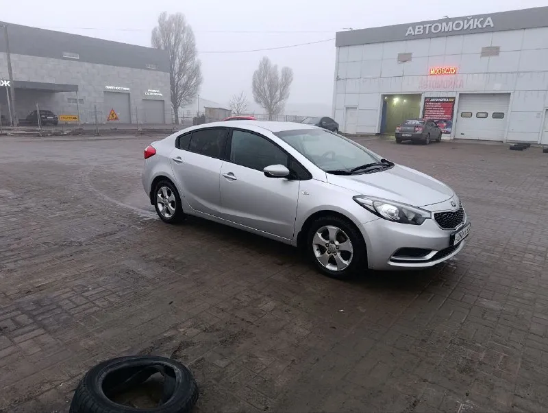 Продам kia церато, 2013 г. в., пробег 312000. мотор 1,6 механика(6 ступка), очень экономичный и надёжный автомобиль. сухой, работает ровно, коробка переключается мягко. ходовка обслужена, без посторонних звуков. два ключа. хорошая зимняя резина. кондиционер работает. без дтп. кузов и салон в отличном. . на 300т. произведена замена цепи, сцепления (в сборе), тормозных дисков с колодками. на 309 замена масла в двс с фильтрами. цена 830.000₽ торг. +79497224839 📲 tg: виталий сергеевич 📞 звоните: +7(949)7224839 - фотография - 5