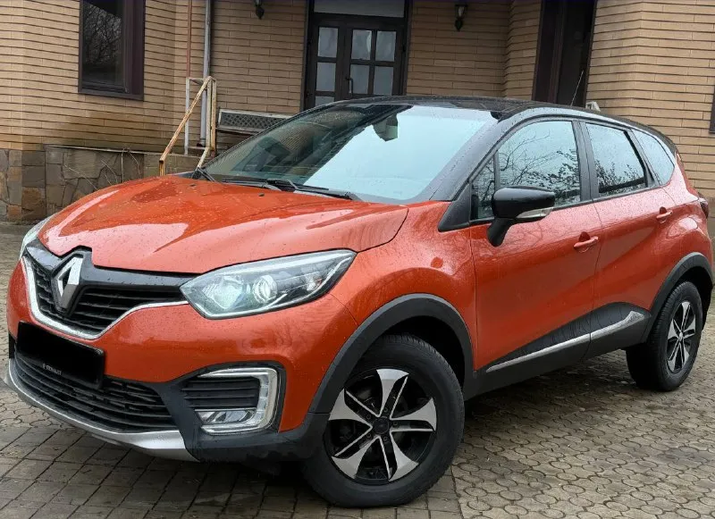 Продам renault captur год: 2017 объем двигателя : 1.6 коробка : автомат, не путайте с вариатором ! пробег : 182.000 родной в родном окрасе без дтп идеальное состояния автомобиля готов на любые проверки за ваш счет каждые 5.000 полное обслуживания за машиной ухаживали салон ухоженный в машине не курили комплектация :подогрев сидений, кнопка старт стоп, подогрев всех стекол, без ключевой доступ, заводской автозапуск с ключа, камера заднего вида, мульти руль, bluetooth, навигация, парктроники, круиз контрол, в машине есть абсолютно все для удобства цена 1.050.000 +79495278015 - фотография - 2