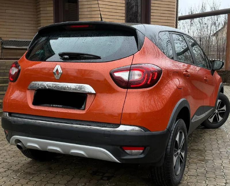 Продам renault captur год: 2017 объем двигателя : 1.6 коробка : автомат, не путайте с вариатором ! пробег : 182.000 родной в родном окрасе без дтп идеальное состояния автомобиля готов на любые проверки за ваш счет каждые 5.000 полное обслуживания за машиной ухаживали салон ухоженный в машине не курили комплектация :подогрев сидений, кнопка старт стоп, подогрев всех стекол, без ключевой доступ, заводской автозапуск с ключа, камера заднего вида, мульти руль, bluetooth, навигация, парктроники, круиз контрол, в машине есть абсолютно все для удобства цена 1.050.000 +79495278015 - фотография - 3