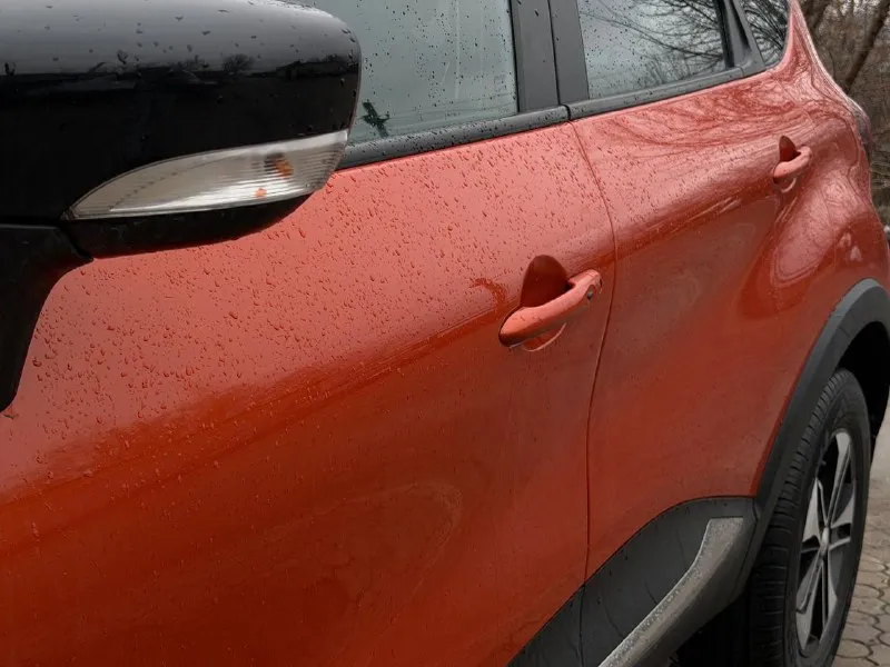 Продам renault captur год: 2017 объем двигателя : 1.6 коробка : автомат, не путайте с вариатором ! пробег : 182.000 родной в родном окрасе без дтп идеальное состояния автомобиля готов на любые проверки за ваш счет каждые 5.000 полное обслуживания за машиной ухаживали салон ухоженный в машине не курили комплектация :подогрев сидений, кнопка старт стоп, подогрев всех стекол, без ключевой доступ, заводской автозапуск с ключа, камера заднего вида, мульти руль, bluetooth, навигация, парктроники, круиз контрол, в машине есть абсолютно все для удобства цена 1.050.000 +79495278015 - фотография - 9