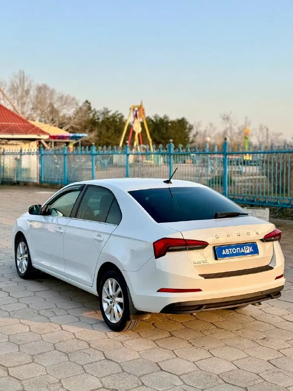 🚙 skoda rapid 💰цена: 1 370 000р. 🏢город: мариуполь 📅год выпуска: 2021 🧾пробег: 162 650 км. ⚙️двигатель: 1.6 ⛽топливо: бензин ⚙️кпп: механика 📞 телефон: +7-949-727-41-51 +7-949-551-91-52 +7-989-263-55-56 💾 описание: - фотография - 4