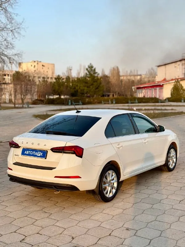 🚙 skoda rapid 💰цена: 1 370 000р. 🏢город: мариуполь 📅год выпуска: 2021 🧾пробег: 162 650 км. ⚙️двигатель: 1.6 ⛽топливо: бензин ⚙️кпп: механика 📞 телефон: +7-949-727-41-51 +7-949-551-91-52 +7-989-263-55-56 💾 описание: - фотография - 6