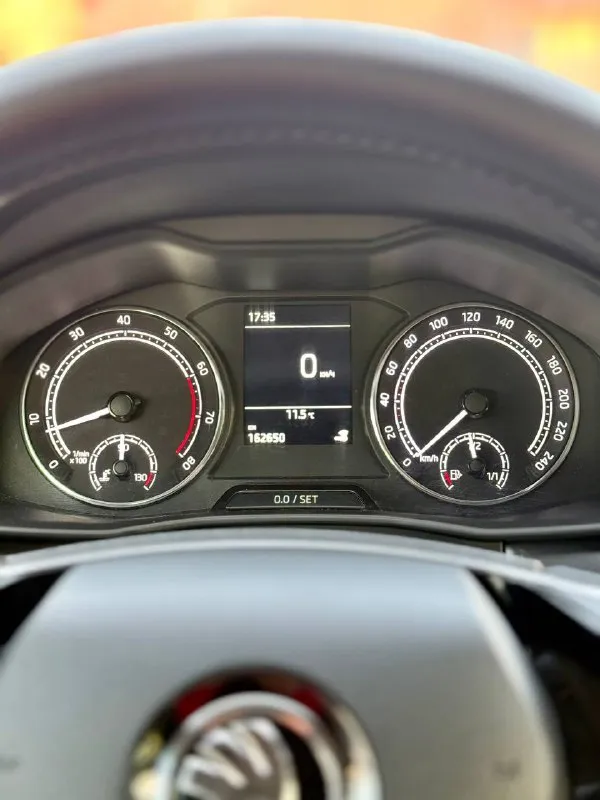 🚙 skoda rapid 💰цена: 1 370 000р. 🏢город: мариуполь 📅год выпуска: 2021 🧾пробег: 162 650 км. ⚙️двигатель: 1.6 ⛽топливо: бензин ⚙️кпп: механика 📞 телефон: +7-949-727-41-51 +7-949-551-91-52 +7-989-263-55-56 💾 описание: - фотография - 9