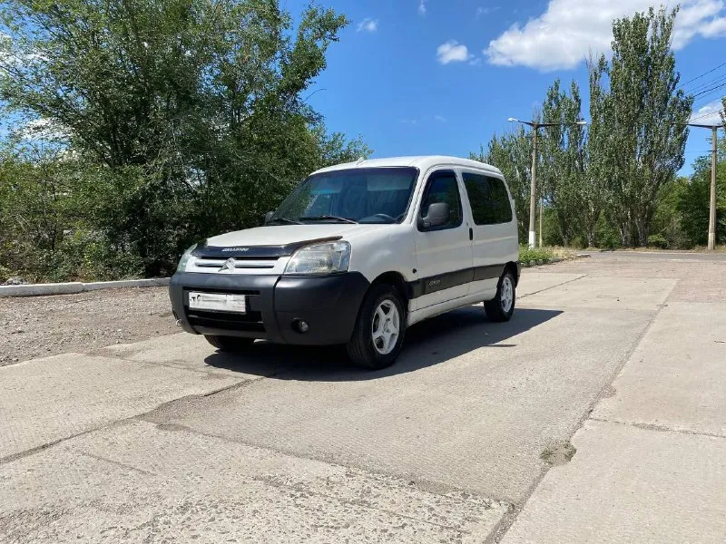 Продам ситроен берлинго 2011 год мотор 1.4 коробка механика, пробег 247 тыс, цена 600₽, автомобиль обслужен, мотор работает отлично, сцепление новое, ходовая перебрана, всё работает, кондиционер холодит, печка греет, просторный, надежный, экономный автомобиль как для семьи так и для работы все вопросы по тел+79494936731, находиться в макеевке, торг - фотография - 1