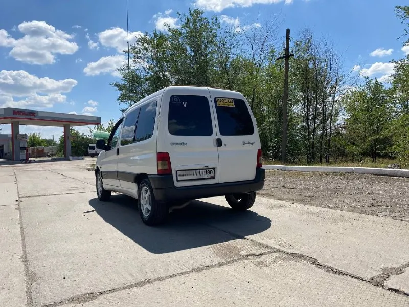 Продам ситроен берлинго 2011 год мотор 1.4 коробка механика, пробег 247 тыс, цена 600₽, автомобиль обслужен, мотор работает отлично, сцепление новое, ходовая перебрана, всё работает, кондиционер холодит, печка греет, просторный, надежный, экономный автомобиль как для семьи так и для работы все вопросы по тел+79494936731, находиться в макеевке, торг - фотография - 2