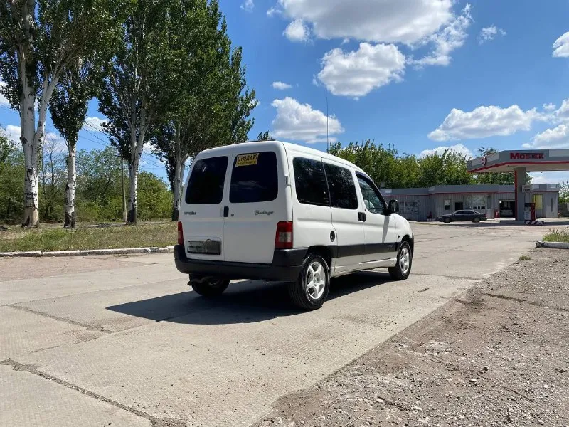 Продам ситроен берлинго 2011 год мотор 1.4 коробка механика, пробег 247 тыс, цена 600₽, автомобиль обслужен, мотор работает отлично, сцепление новое, ходовая перебрана, всё работает, кондиционер холодит, печка греет, просторный, надежный, экономный автомобиль как для семьи так и для работы все вопросы по тел+79494936731, находиться в макеевке, торг - фотография - 6