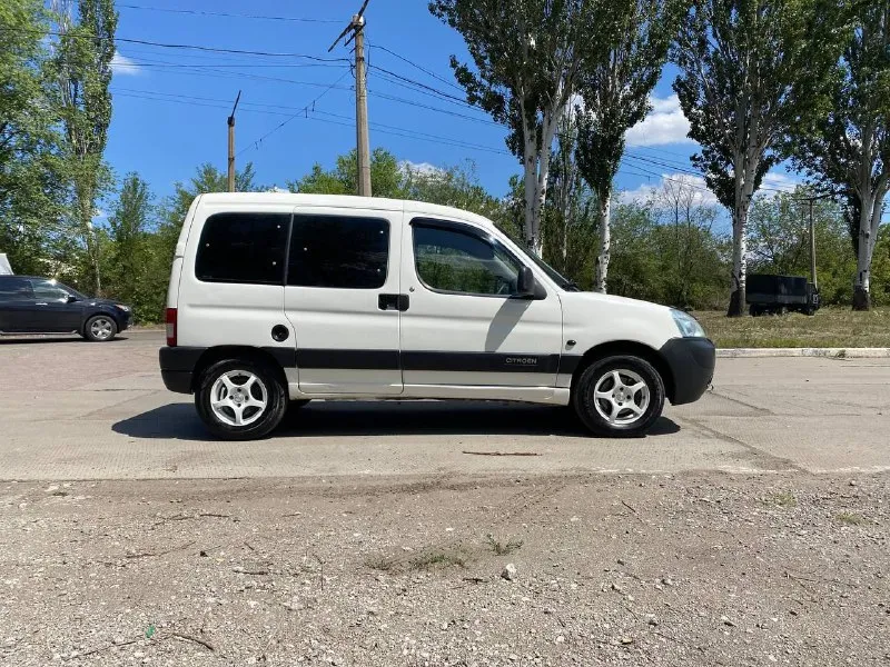 Продам ситроен берлинго 2011 год мотор 1.4 коробка механика, пробег 247 тыс, цена 600₽, автомобиль обслужен, мотор работает отлично, сцепление новое, ходовая перебрана, всё работает, кондиционер холодит, печка греет, просторный, надежный, экономный автомобиль как для семьи так и для работы все вопросы по тел+79494936731, находиться в макеевке, торг - фотография - 8