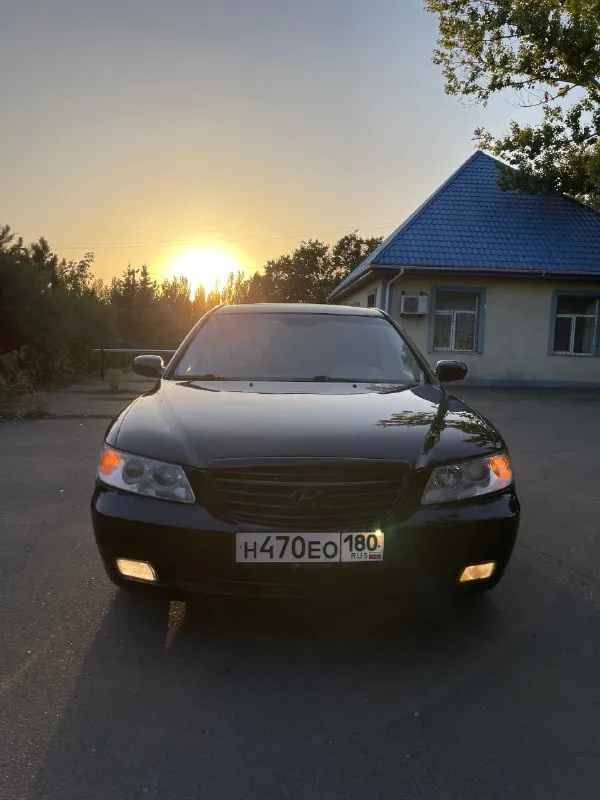 Продам корейский бизнес класс hyundai grandeur tg 2007 год, черный на черном. двигатель 3.3 атмосферный, газ/бензин, на автомате, самая жирная комплектация, расписывать много. собственник, автомобиль в около идеальном состоянии, своевременно обслуживается исключительно оригинальными запчастями, все что менялось и когда расскажу при встрече. бонусом 3 комплекта резины, 2 комплекта из них новые + 2 комплекта дисков, оригинальные р17 и те что на фото 18. цена 1.150 🍋 хороший торг у автомобиля. осмотр макеевка +79493974174. 📞 звоните: +7(949)3974174 - фотография - 2