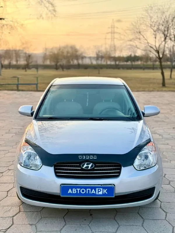 🇰🇵 hyundai verna 💰цена: 580 000р 🏢город: мариуполь 📅год выпуска: 2006 🧾пробег: 147 633км. ⚙️двигатель: 1.4 ⛽топливо: бензин ⚙️кпп: механика 📞 телефон: +7-949-727-41-51 +7-949-551-91-52 +7-989-263-55-56 💾 описание: легендарный седан будет идеальным выбором для тех кто ищет надежный автомобиль. ✅ преимущественно родная краска, кузов без коррозии ✅ оригинальный пробег ✅ техническая часть на 5+ хорошая комплектация: кондиционер, электро пакет, литые диски на хорошей резине. ➕автомобиль с пройденным техническим осмотром и готов к переоформлению. улица шевченко 2️⃣6️⃣9️⃣ 🏦 возможна продажа в кредит по двум документам. - фотография - 2