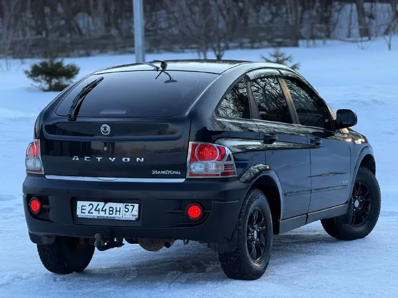 В продаже ssanyong actyon, 2.0 л (турбодизель) пробег : 137,890 км. год выпуска : 2007. без дтп. двигатель сухой, работает отлично, ошибок нет. неубиваемый (nag1) автомат, переключает едва заметно, никаких пинков, пробуксовок, частично заменено масло, фильтр, и прокладка поддона в ноябре месяце. ходовая часть отрабатывает отл. остекление в круг заводское включая и лобовое. никаких дополнительных вложений - не требует. подключаемый полный привод с понижайкой, с завода в заднем мосту установлен «самоблок». хорошая комплектация : круиз и климат, датчик дождя и датчик света, мультируль, . подогревы и сидений и зеркал, . доводчики окон, . автозапуск, установлен предпусковой подогреватель фирмы «eberspacher», запуск возможен в любой мороз. есть фаркоп, парктроники, камера заднего вида, громкая связь, навигация. резина зимняя/летняя. техосмотр пройден, авто готово к оформлению. контакты : +7 (949) 363-52-68 (есть «telegram») цена : 750,000 рублей. обмен не рассматриваю. территориально находится в г макеевка (центр) - фотография - 7