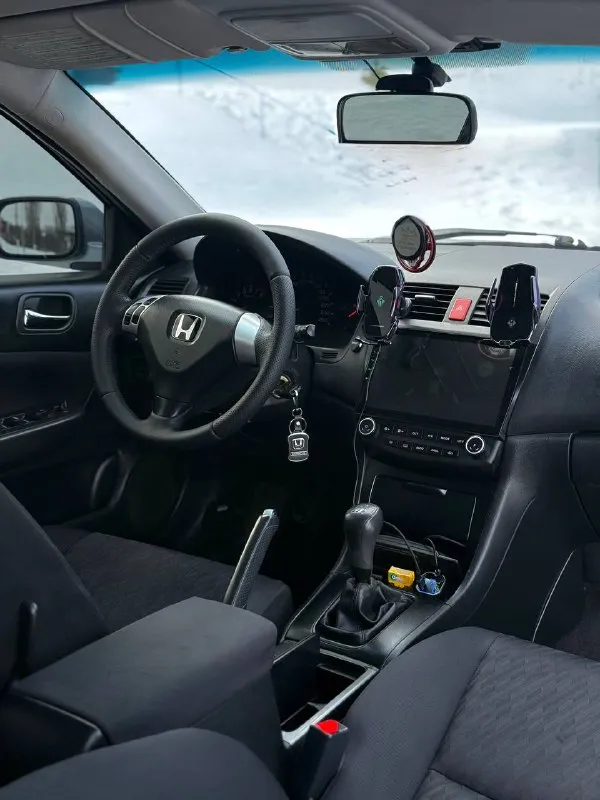 В продаже honda accord vll поколения, 2.0 л, мт. технически обслужен, цепь заменена - 10.03.25. двигатель тянет отлично, масла / фильтра новые. отреставрирована рулевая рейка, перетряхнута ходовая часть (передок новый включая рычаги) новые тормозные диски с колодками вкл ручник. автотека зелёная, в дтп не участвовал. днище и пороги целые, заводские. ржавчины и гнили нет. установлено сенсорное управление климатом с дисплея (либо штатно, т. е клавишами) динамики фирмы hertz’s, 6 шт. оптика переупакована, свет достойный, стоят bi led линзы. резина : r16 / r18. техосмотр пройден, авто готово к оформлению. цена : 700,000 рублей. обмен не рассматриваю. территориально находится в г макеевка (центр) контакты : +7(949)077-65-85, +7(950)710-27-27 если не дозвонились, напишите в лс, перезвоню. - фотография - 10