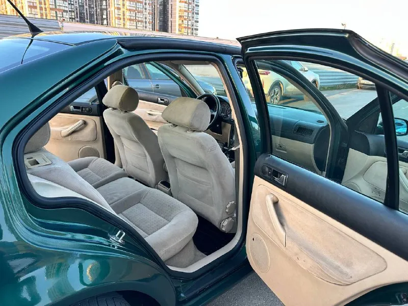Vw bora 2.0 a/t автомобиль в хорошем состоянии для своих лет. мотор динамичный и прост в обслуживание, приятный и мягкий в ходу. коробка работает плавно без пинков. ходовая мячик. все опции по авто работают. очень удобный и практичный авто на каждый день. имеется видеообзор и автотека комплектация: ✅климат ✅4 стеклоподъемника ✅автомат ✅navi, usb, bluetooth ✅кожаный руль 🚗 196 000 км 💵 460 000₽ ☎️ +79495736232 сергей - фотография - 7