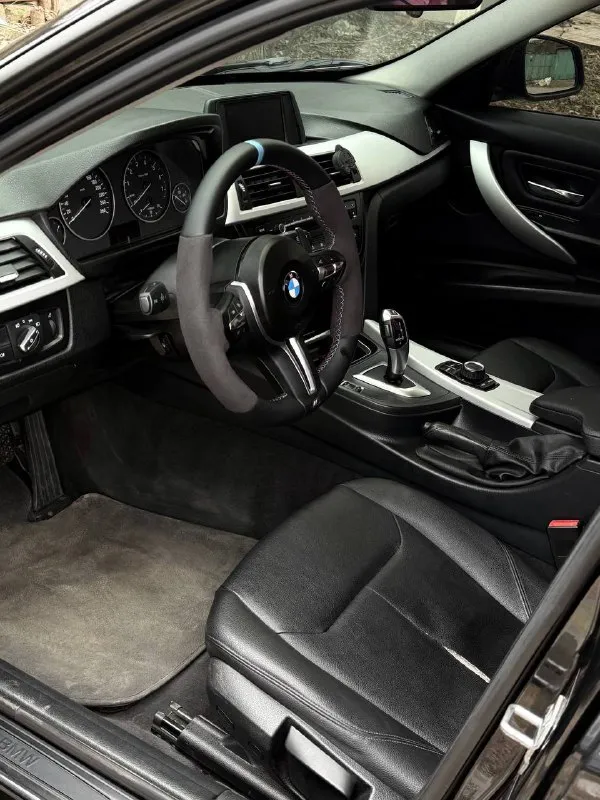 Продам bmw 3 f30 2013 года выпуска автомобиль полностью обслужен своевременно, отличное состояние как технически так и внешне! 2.0 работает идеально, тихо, не троит и не дымит, резвая динамика разгона коробка автомат, переключается мягко и плавно ходовая часть как мячик, нет никаких шумов в автомобиле полностью уверен, сел и поехал в любую точку. салон ухоженный и красивый, нет потертостей и прочего! юридически автомобиль кристально чист, любое оформление осмотр донецк 1.650.000 торгуюсь с быстрым покупателем рассмотрю вариант обмена, могу продать в кредит +7 949 374 95 82 +7 949 742 53 98 📲 tg: марат коляколявич 📞 звоните: +7(949)3749582 - фотография - 5