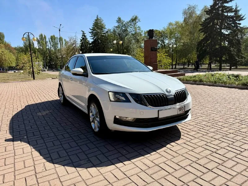 Продам skoda oktavia 2020 года выпуска, пробег 226000 тысяч, двигатель 1.6 в паре с автоматом 6 ступ... - фотография