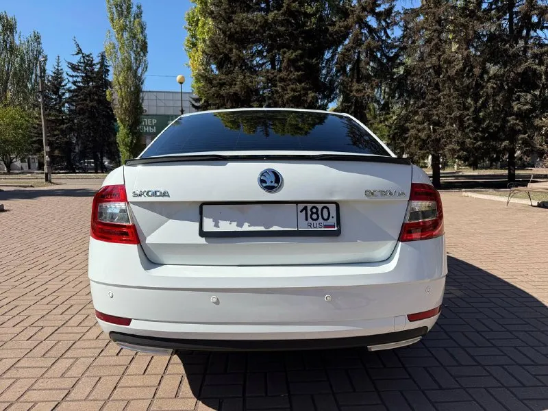 Продам skoda oktavia 2020 года выпуска, пробег 226000 тысяч, двигатель 1.6 в паре с автоматом 6 ступ aisin японский автомат переключает без нареканий, это самая надежная неприхотливая компоновка,2 комплекта резины лето на 17 дисках на абсолютно новой резине, стоит газовая установка, автомобиль без вложений сел и поехал цена 1 650 000 рублей, торг, автомобиль находиться в енакиево телефон +79495582669 - фотография - 3