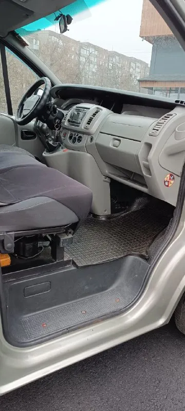 Продаётся renault traffic, 2.5 л дизель 2008г. , 8+1 пробег 421000 (заводской пассажирский минивэн) 2 сдвижные двери. 2 кондиционера автомобиль в очень хорошем состоянии, 20000 км назад вложено более 1млн. р. надёжная работа всех систем: двигатель, коробка передач, тормоза — без нареканий. экономичный дизельный двигатель — низкие затраты на топливо. хорошая шумоизоляция и комфортная подвеска для дальних поездок. автомобиль полностью готов к работе. звоните, пишите — отвечу на все вопросы! 1850000р +79493328048 артем - фотография - 7