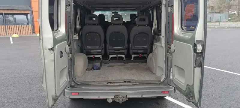 Продаётся renault traffic, 2.5 л дизель 2008г. , 8+1 пробег 421000 (заводской пассажирский минивэн) 2 сдвижные двери. 2 кондиционера автомобиль в очень хорошем состоянии, 20000 км назад вложено более 1млн. р. надёжная работа всех систем: двигатель, коробка передач, тормоза — без нареканий. экономичный дизельный двигатель — низкие затраты на топливо. хорошая шумоизоляция и комфортная подвеска для дальних поездок. автомобиль полностью готов к работе. звоните, пишите — отвечу на все вопросы! 1850000р +79493328048 артем - фотография - 8