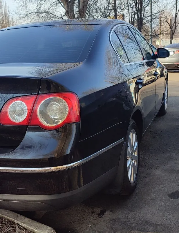 Volkswagen passat b6 1.6 bse 2006 года выпуска. пробег 285 тыс. км механика, климат контроль, 2 ключа, оцинкованный кузов, стекла родные. номера 180 осмотр г. донецк 600 тыс. руб. +79495776250 - сергей 📲 tg: полина 📞 звоните: +7(949)5776250 - фотография - 2
