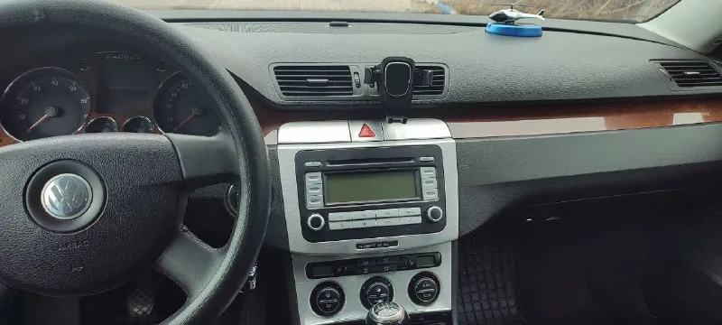 Volkswagen passat b6 1.6 bse 2006 года выпуска. пробег 285 тыс. км механика, климат контроль, 2 ключа, оцинкованный кузов, стекла родные. номера 180 осмотр г. донецк 600 тыс. руб. +79495776250 - сергей 📲 tg: полина 📞 звоните: +7(949)5776250 - фотография - 4