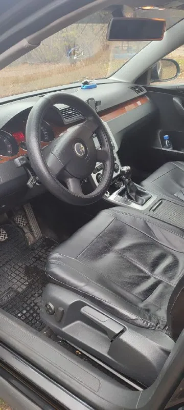 Volkswagen passat b6 1.6 bse 2006 года выпуска. пробег 285 тыс. км механика, климат контроль, 2 ключа, оцинкованный кузов, стекла родные. номера 180 осмотр г. донецк 600 тыс. руб. +79495776250 - сергей 📲 tg: полина 📞 звоните: +7(949)5776250 - фотография - 5