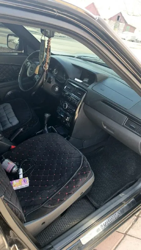 Продам приору 2,2014 год комплектации люкс+, а именно подогрев сидений, подогрев лобового, круиз, абс, подогрев заднего стекла и зеркал, есп, вместо бк установлен планшет, кондёр работает,4 есп, комплектация жир, мотор откопитален а именно сделан 1,8,выхлоп, музыка, черный потолок, едет очень хорошо, в машину вложил деньги и душу, продажа из-за срочности, цена более чем адекватная, есть моменты по кузову, цена 530 торг +79494033802 📲 tg: @diman_255 📞 звоните: +7(949)4033802 - фотография - 3