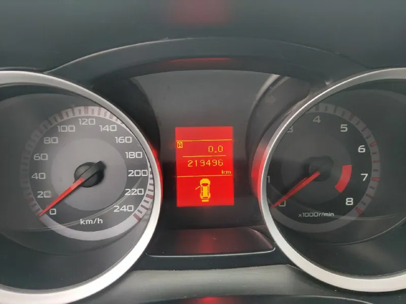 Продажа от владельца (с 2017 года). чистая автотека. митсубиси лансер 10 поколения, 2.0 акпп, 2007 год выпуска. пробег реальный и составляет 219 тыс. км. все стекла оригинал. 2 ключа. максимальная комплектация: подрулевые переключатели скоростей, обвес со спойлером, легкосплавные диски r16, накладки под карбон в салоне, кожаный руль, кожаная ручка кулисы, дистанционный центральный замок, климат контроль, круиз контроль, кнопки управления магнитолой на руле. полностью обслужена, недавно сделано большое то: заменено масло в моторе и акпп, заменен антифриз и жидкость гидроусилителя. до дтп была в очень хорошем состоянии. повреждена задняя часть кузова, сработала подушка безопасности пассажирского сиденья. нет времени на восстановление. цена 450 тысяч рублей (небольшой торг для быстрого покупателя). осмотр в районе радио рынка маяк. телефон: +79494643608 - фотография - 2