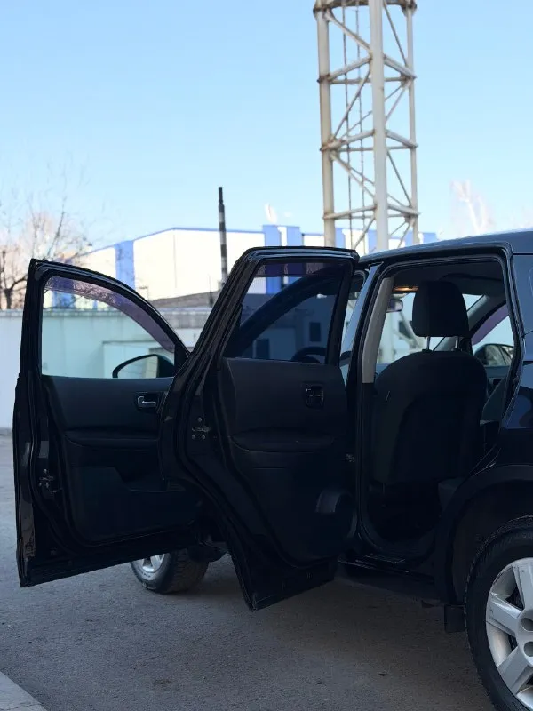 Nissan qashqai 2011г. 1.6 л. мкпп пробег-187 тыс. простой и не прихотливый кроссовер. надежная связка коробки и двигателя. история обслуживания с момента покупки. кузов в заводском окрасе и оцинкован. без единого рыжика, вмятин и остальных дефектов. нечего не снималось и не крутилось. днище и пороги в идеальном состоянии. двигатель работает прекрасно, масло не расходует. коробка переключает уверено, без хрустов и лишних звуков. ходовая отрабатывает все неровности. салон чистый, аккуратный и опрятный. комплектация хорошая: гур, abs, esp, цз, 6 airbag, полный электропакет, кондиционер, электрозеркала с обогревом, омыватель фар, подогрев сидений, мультимедиа с хорошей музыкой, два ключа, сигнализация и т. д все, что должно работать - работает. все соответствует действительности. можете приезжать с любыми специалистами и приборами. авто целый, честный и заводской, без колхоза. юридически чистый. авто находится в г. алчевск(лнр) цена: 1 млн. 65 тыс. торг на месте тел. и тг: 8 ( 📞 звоните: +7(959)5670312 - фотография - 5