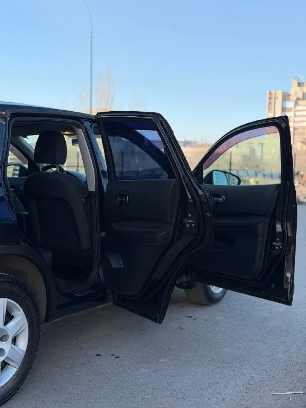 Nissan qashqai 2011г. 1.6 л. мкпп пробег-187 тыс. простой и не прихотливый кроссовер. надежная связка коробки и двигателя. история обслуживания с момента покупки. кузов в заводском окрасе и оцинкован. без единого рыжика, вмятин и остальных дефектов. нечего не снималось и не крутилось. днище и пороги в идеальном состоянии. двигатель работает прекрасно, масло не расходует. коробка переключает уверено, без хрустов и лишних звуков. ходовая отрабатывает все неровности. салон чистый, аккуратный и опрятный. комплектация хорошая: гур, abs, esp, цз, 6 airbag, полный электропакет, кондиционер, электрозеркала с обогревом, омыватель фар, подогрев сидений, мультимедиа с хорошей музыкой, два ключа, сигнализация и т. д все, что должно работать - работает. все соответствует действительности. можете приезжать с любыми специалистами и приборами. авто целый, честный и заводской, без колхоза. юридически чистый. авто находится в г. алчевск(лнр) цена: 1 млн. 65 тыс. торг на месте тел. и тг: 8 ( 📞 звоните: +7(959)5670312 - фотография - 8