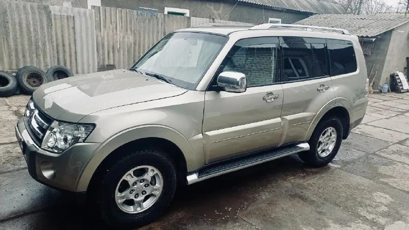 Эксклюзив ✅ mitsubishi pajero год : 2007 родной пробег всего : 96 000 км 🔥 двигатель : 3.0 at бензин... - фотография