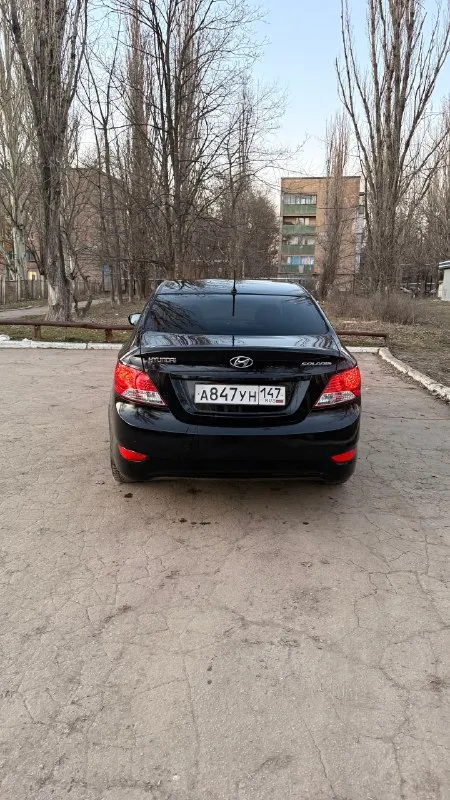 Продам hyundai солярис 2013г 1.6 автомата машина в хорошем состояние полной комплектаций (4 стекло подъемники обогрев всех зеркал +шеток подогрев сидений мульти руль мультимедиа штатная кондиционер ) стоит хорошая резина зима шипи стоимость 765000+торг машина находится в донецке эксплуатация ежедневная по всем вопрос звоните 89889487405 📞 звоните: +7(988)9487405 - фотография - 3