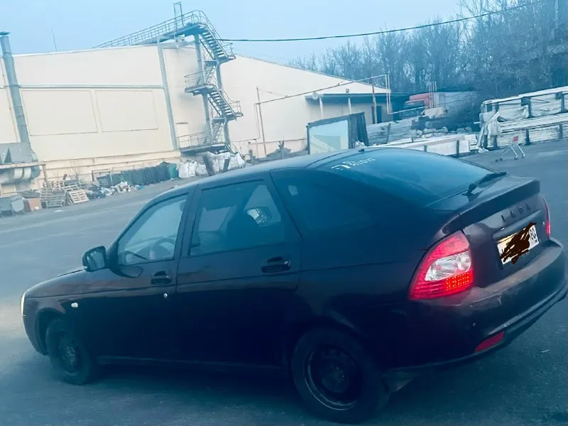 Продам 💥 🔹 ваз приора 🔹год 2010 🔹пробег 237 тысяч родной 🔹двигатель 1.6( 16 клап) 🔹кпп 5 ст комплект... - фотография