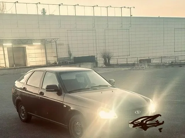 Продам 💥 🔹 ваз приора 🔹год 2010 🔹пробег 237 тысяч родной 🔹двигатель 1.6( 16 клап) 🔹кпп 5 ст комплектация норма авто в хорошем состоянии двигатель работает отлично кпп тоже не хрустит не выбивает. ходовая после ремонта. в отличном состоянии без вложений. эва коврики, не плохая музыка подогрев и регулировка зеркал, передние стеклоподъёмники. на учёте. юридически чистая дно отличное.79490446762 резину под замену донецк 🔥цена 340 руб торг минимальный !! 📞 звоните: +7(949)0446762 - фотография - 2