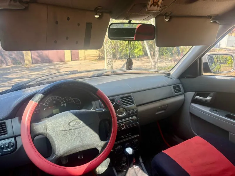 Продам 💥 🔹 ваз приора 🔹год 2010 🔹пробег 237 тысяч родной 🔹двигатель 1.6( 16 клап) 🔹кпп 5 ст комплектация норма авто в хорошем состоянии двигатель работает отлично кпп тоже не хрустит не выбивает. ходовая после ремонта. в отличном состоянии без вложений. эва коврики, не плохая музыка подогрев и регулировка зеркал, передние стеклоподъёмники. на учёте. юридически чистая дно отличное.79490446762 резину под замену донецк 🔥цена 340 руб торг минимальный !! 📞 звоните: +7(949)0446762 - фотография - 3