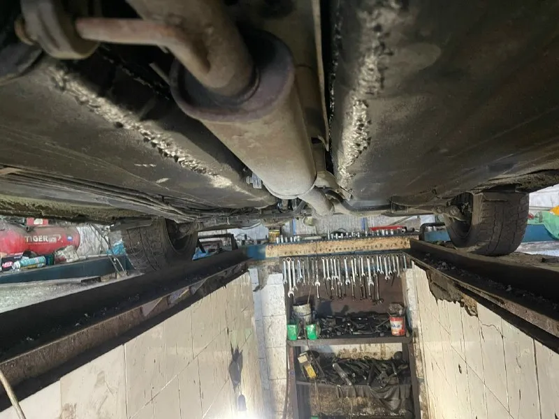 Продам 💥 🔹 ваз приора 🔹год 2010 🔹пробег 237 тысяч родной 🔹двигатель 1.6( 16 клап) 🔹кпп 5 ст комплектация норма авто в хорошем состоянии двигатель работает отлично кпп тоже не хрустит не выбивает. ходовая после ремонта. в отличном состоянии без вложений. эва коврики, не плохая музыка подогрев и регулировка зеркал, передние стеклоподъёмники. на учёте. юридически чистая дно отличное.79490446762 резину под замену донецк 🔥цена 340 руб торг минимальный !! 📞 звоните: +7(949)0446762 - фотография - 5