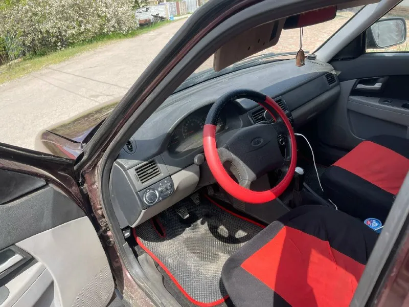 Продам 💥 🔹 ваз приора 🔹год 2010 🔹пробег 237 тысяч родной 🔹двигатель 1.6( 16 клап) 🔹кпп 5 ст комплектация норма авто в хорошем состоянии двигатель работает отлично кпп тоже не хрустит не выбивает. ходовая после ремонта. в отличном состоянии без вложений. эва коврики, не плохая музыка подогрев и регулировка зеркал, передние стеклоподъёмники. на учёте. юридически чистая дно отличное.79490446762 резину под замену донецк 🔥цена 340 руб торг минимальный !! 📞 звоните: +7(949)0446762 - фотография - 7