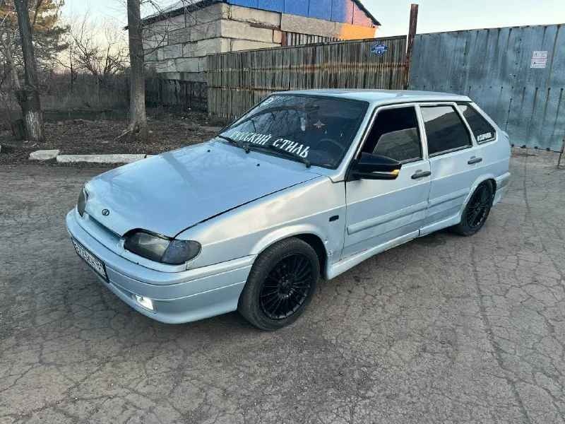 Продаю машину ваз 2114 на полном ходу, едет бодро и уверено, сразу говорю по внешнему виду требует в... - фотография