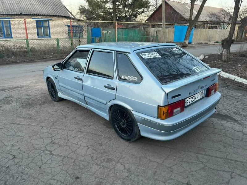 Продаю машину ваз 2114 на полном ходу, едет бодро и уверено, сразу говорю по внешнему виду требует вложений ! вложено много денег и сил. поменял сиденья на новые, постелил новый ковролин, черный потолок, кнопки и приборка пересвет. мотор и коробка не давно прошли кап ремонт ( клапана отрегулированы), поменял все датчики, вся трасса stt, новая ходовая, заменен радиатор печки, без музыки. дно и пороги варено, замовилено. вся машина в шумоизоляции. документы в порядке, любое переоформление. осмотр :дебальцево цена 220 000 на титанах, без 200 000 пишите, звоните. +79495662133 📞 звоните: +7(949)5662133 - фотография - 3