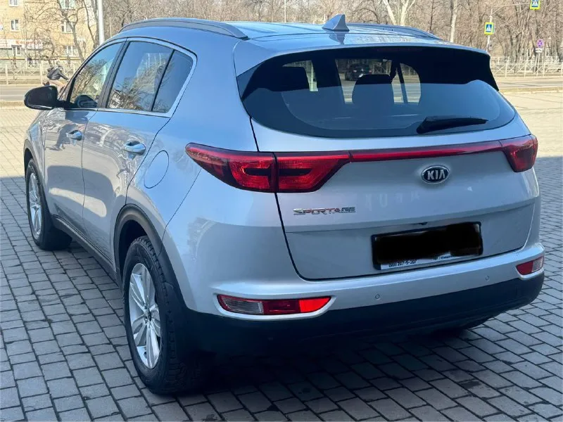 Kia sportage официал эксплуатация с 2018 года двигатель 2.0 бензин коробка автомат пробег родной 119 тыс. км. 1 владелец автомобиль в отличном состоянии, кузов без дтп ! весь в заводском окрасе 1000% готов на любые проверки с вашей стороны в автомобиле есть все для комфорта роздельный климат-контроль, круиз-контроль, датчики света, и дождя, подогревы всех сидений, руля, зеркал, и стекл, парктрони, камера заднего вида, и многое другое ! с документами полный порядок, продажа с полным переоформление в мрэо г. донецк цена 1.845тыс. ₽ торг звоните остальное по +79495210885 📲 tg: r. b 📞 звоните: +7(949)5210885 - фотография - 3