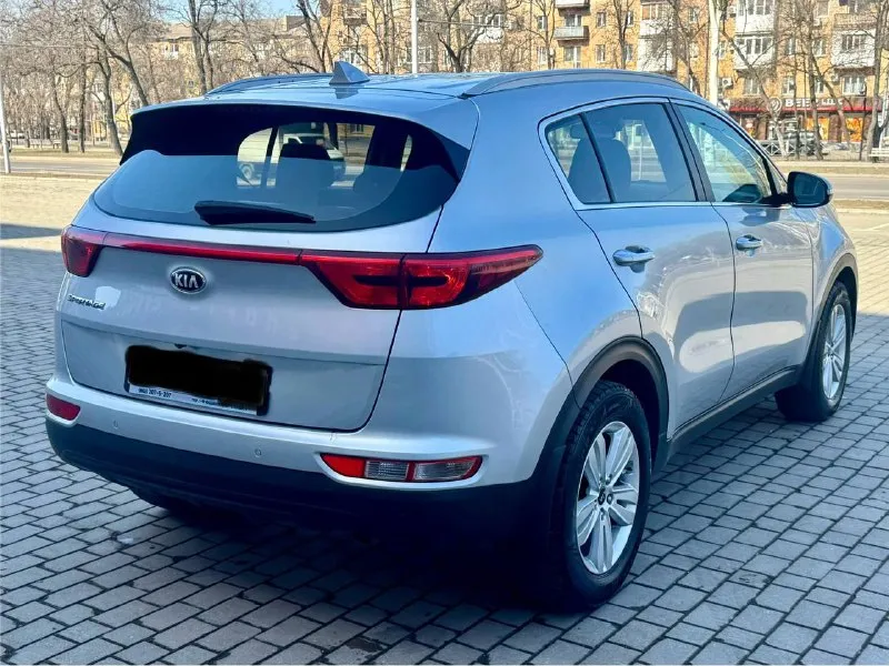 Kia sportage официал эксплуатация с 2018 года двигатель 2.0 бензин коробка автомат пробег родной 119 тыс. км. 1 владелец автомобиль в отличном состоянии, кузов без дтп ! весь в заводском окрасе 1000% готов на любые проверки с вашей стороны в автомобиле есть все для комфорта роздельный климат-контроль, круиз-контроль, датчики света, и дождя, подогревы всех сидений, руля, зеркал, и стекл, парктрони, камера заднего вида, и многое другое ! с документами полный порядок, продажа с полным переоформление в мрэо г. донецк цена 1.845тыс. ₽ торг звоните остальное по +79495210885 📲 tg: r. b 📞 звоните: +7(949)5210885 - фотография - 4